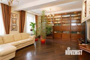 4-к квартира, вторичка, 138м2, 2/5 этаж