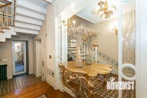 4-к квартира, вторичка, 201м2, 1/3 этаж