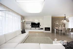 3-к квартира, вторичка, 215м2, 1/3 этаж