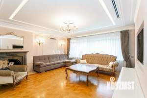 4-к квартира, вторичка, 201м2, 1/3 этаж