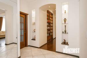 4-к квартира, вторичка, 138м2, 2/5 этаж