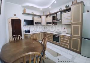 2-к квартира, вторичка, 61м2, 1/4 этаж