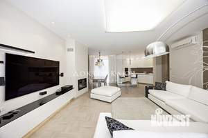 3-к квартира, вторичка, 215м2, 1/3 этаж