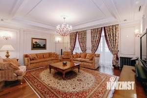 5-к квартира, вторичка, 442м2, 2/5 этаж